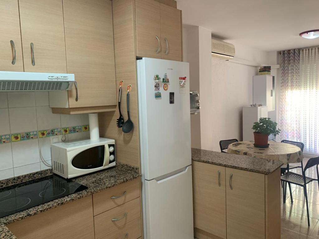 Alquilo Hermoso Apartamento En La Paradisiaca Oropesa Del Mar, 2Habitaciones, 1 Bano, Cocina, Salon, Aire Acondicionado Y Balcon A 400 Metros De La Playa Morro De Gos, Muy Cerca De Supermercados, Comercios Y Bares Exterior foto